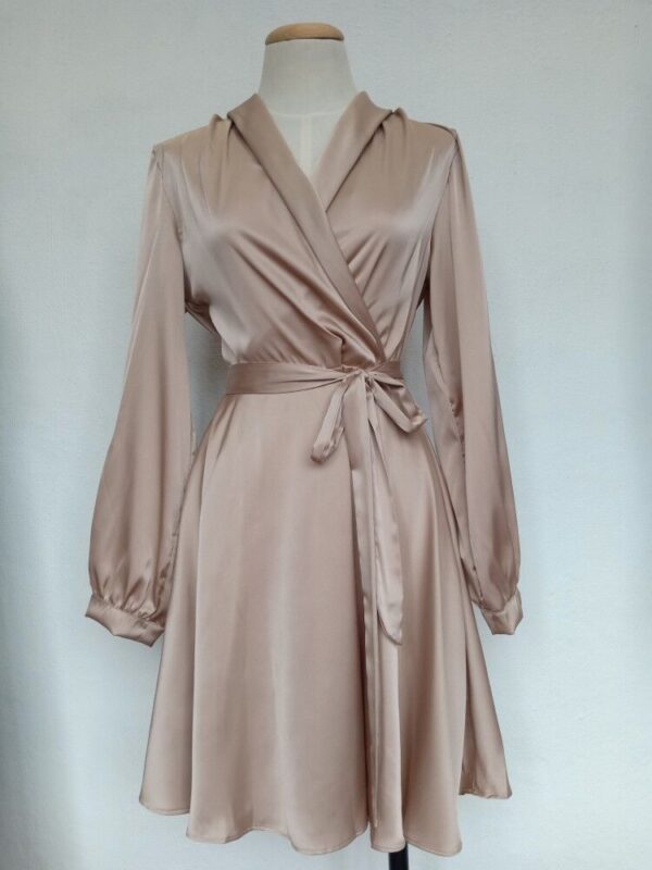 Robe avec col en V