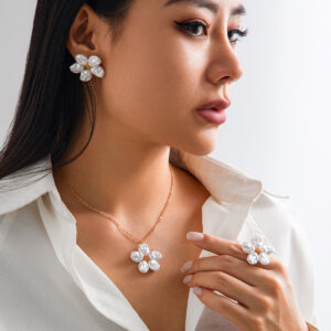 Pearl Flower Pendant Necklace Chain Set